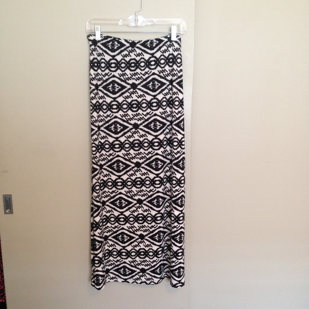 Black and white maxi skirt