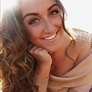 Meet your Posher, Mikaels