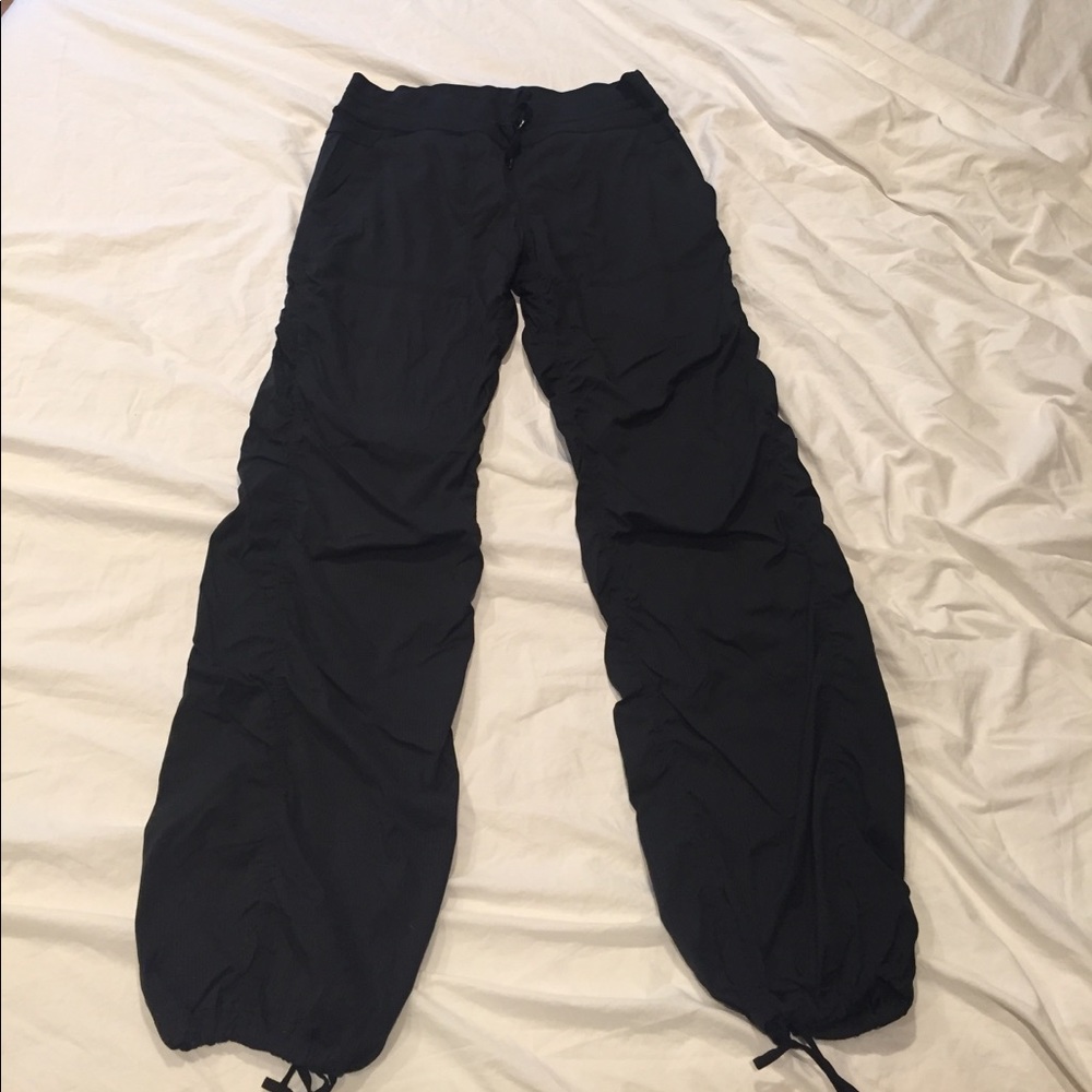 Lululemon unlined cinch  bottom