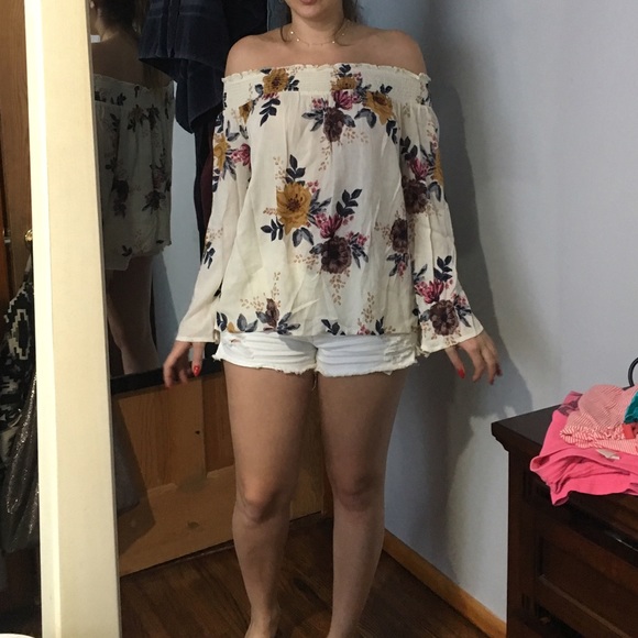 Off the shoulder floral top - Picture 3 of 4