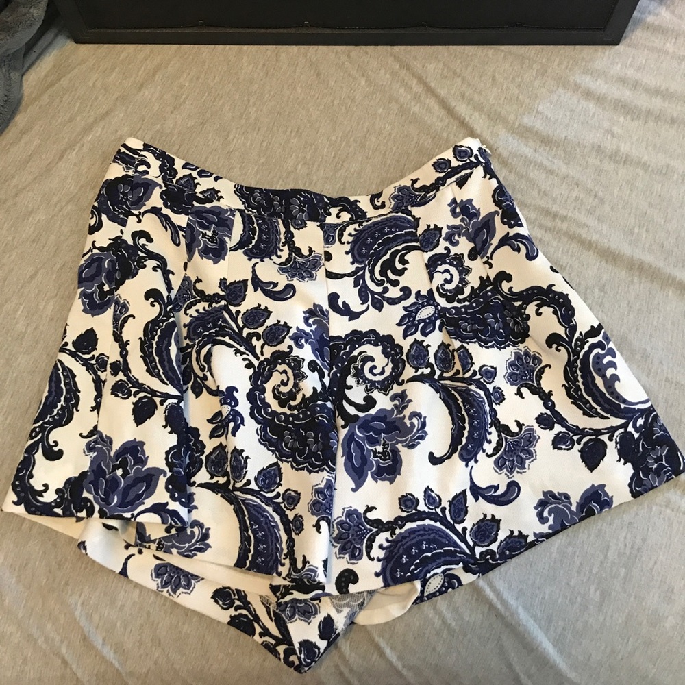Size small Forever 21 Paisley shorts