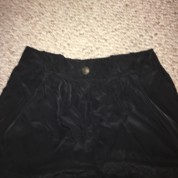 💛5 for $20💛Forever 21 Black,silky-satin likeoversized short - Picture 2 of 4