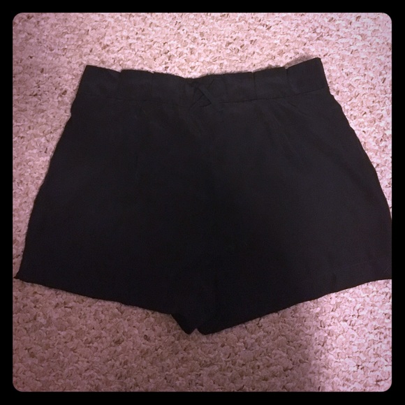 💛5 for $20💛Forever 21 Black,silky-satin likeoversized short - Picture 4 of 4