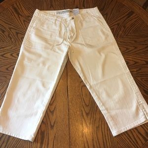 Women's khaki Capris