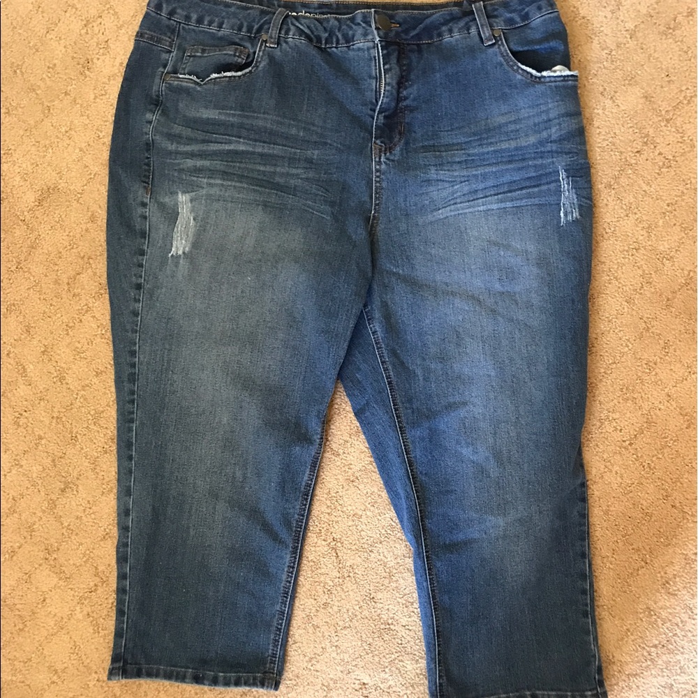 AVENUE denim capris 🌺🌺