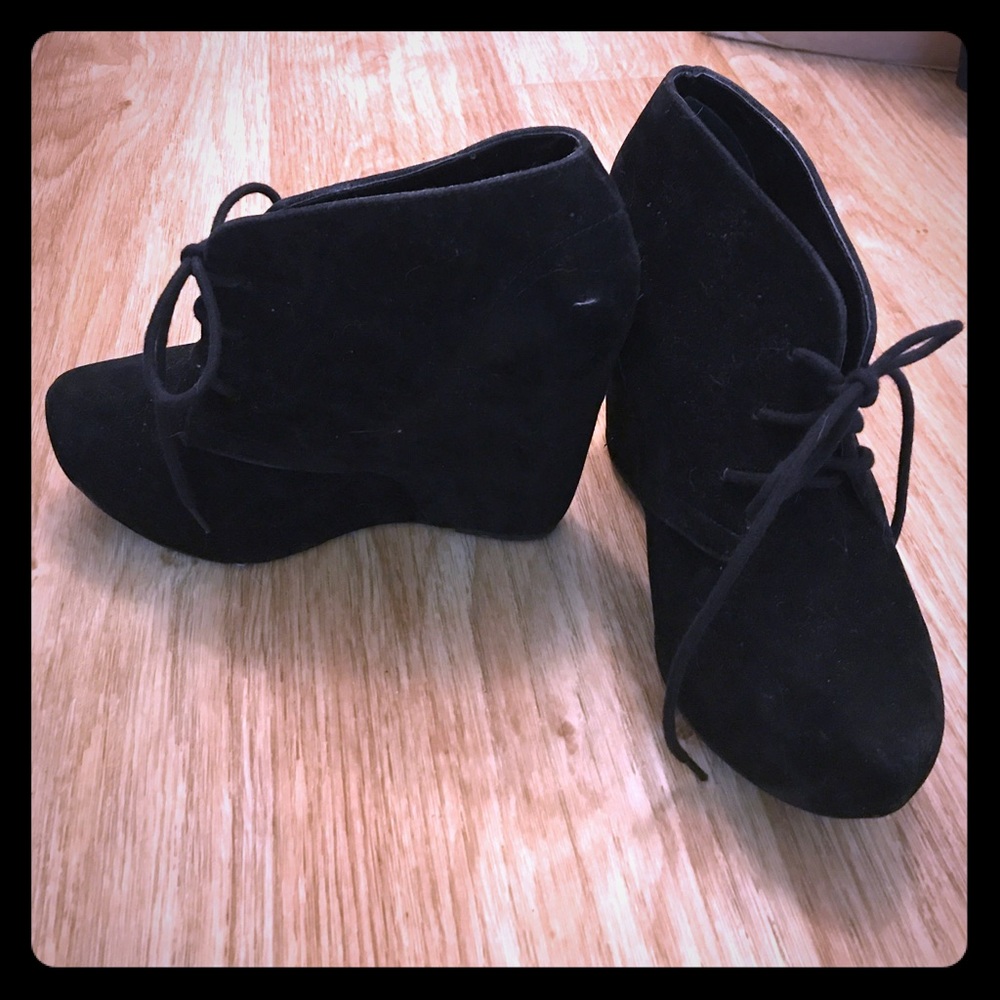 Black wedge heels