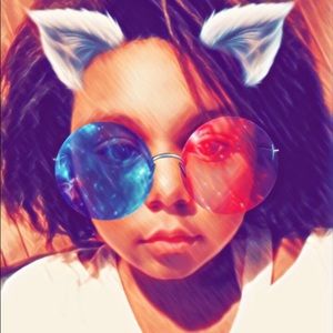 Meet your Posher, Cynia