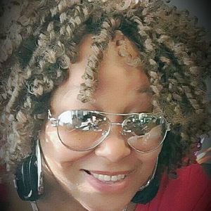 Meet your Posher, Yvette