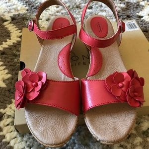 Sandals 8.5 with flower- Coral color