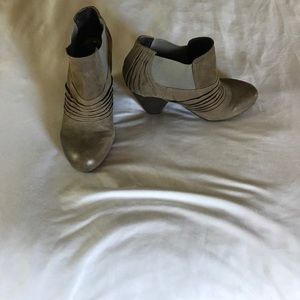 Vince Canute booties