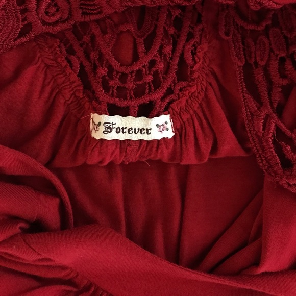 Red Crochet Floral Scoop Back Top - Picture 4 of 7