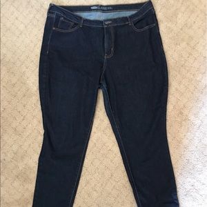 Hi rise skinny jeans with dark wash!!🌺🌺