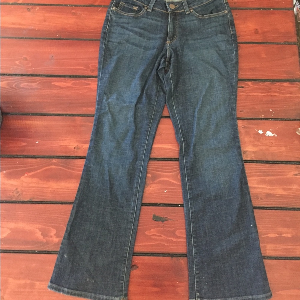 Curvy fit, boot cut blue jeans