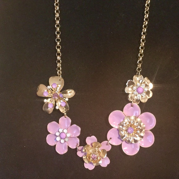 Jewelry - 😍 Pretty in Pink Statement necklace...