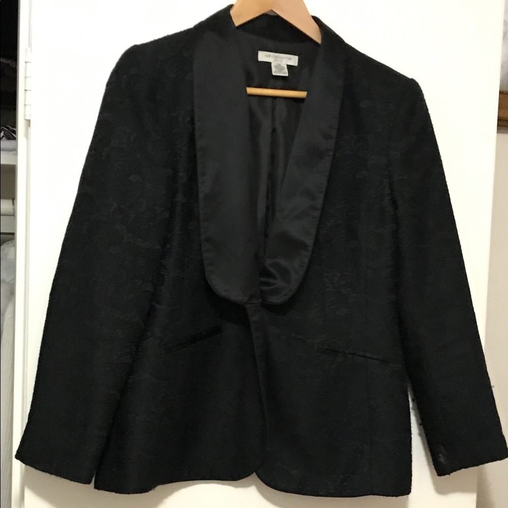 Flower print on beautiful black blazer