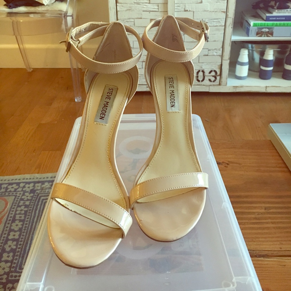Steve Madden "Real Love" Nude High Heels. 9M.