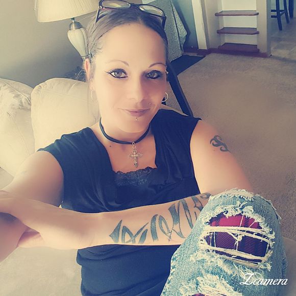 Meet your Posher, April - Picture 1 of 1