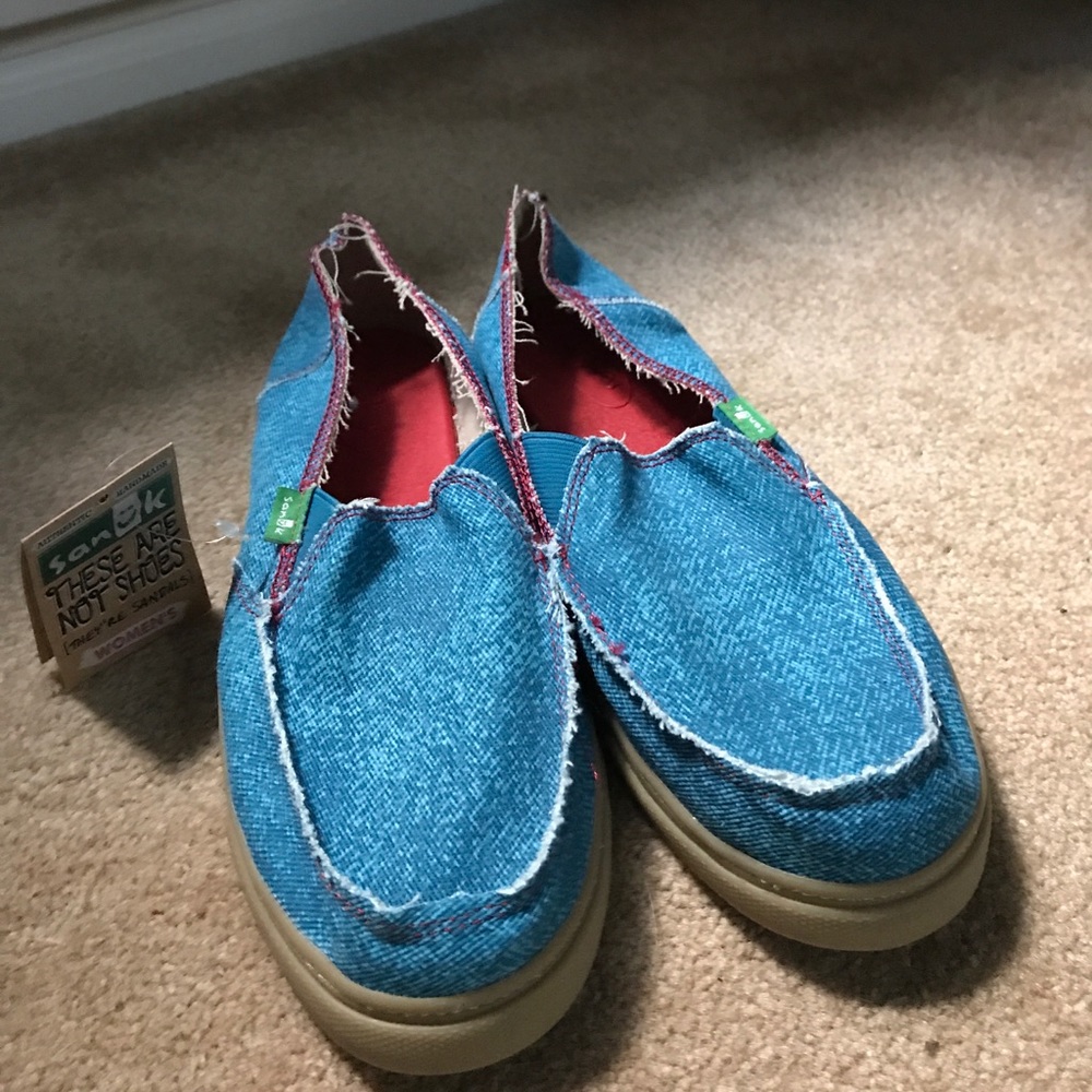Sanuk slip on shoes