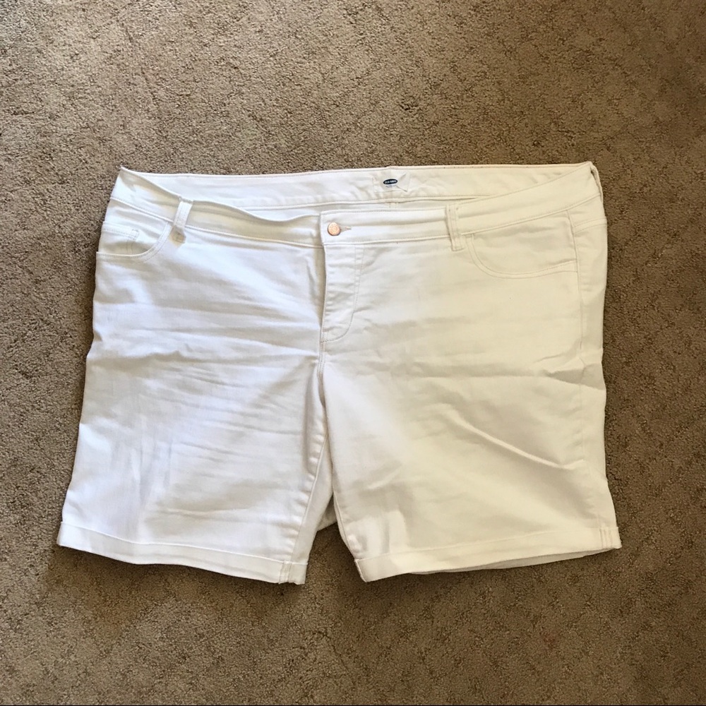 Cute White denim jeans! 🌺🌺
