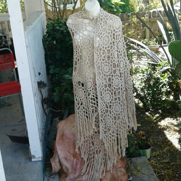 HANDMADE Accessories - VINTAGE HANDMADE BEIGE CROCHET WRAP SHAWL