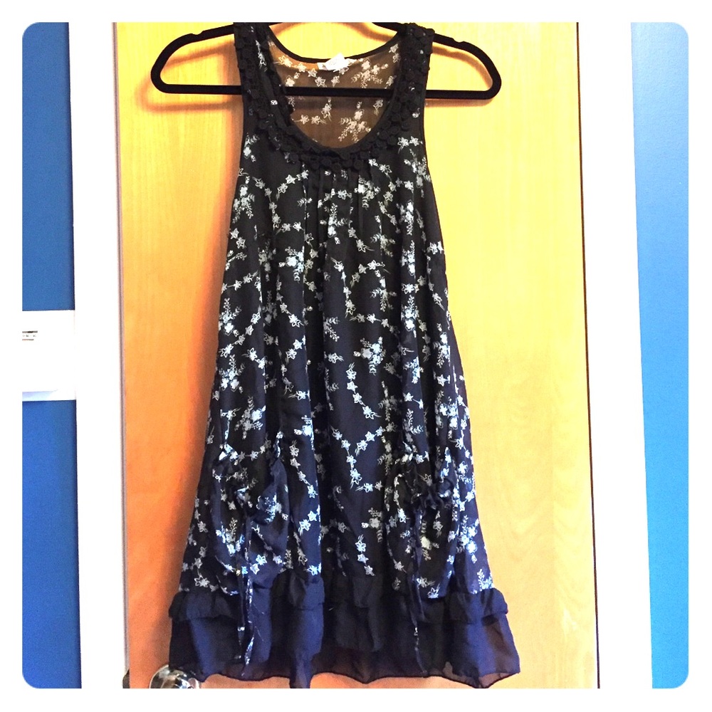 DONATED Short and cute black floral dress