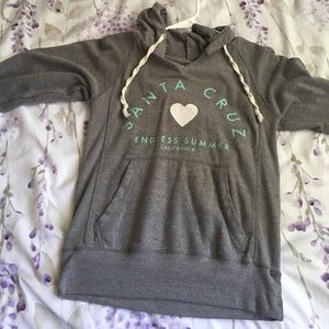 A Santa Cruz V neck