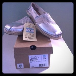 NWT In Box TOM'S Classic Silver Mesh