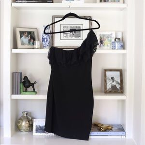 Black one should dress with lace ruffle
