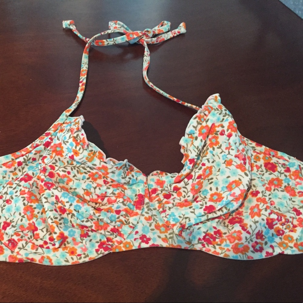 Floral bikini top with ruffle detail