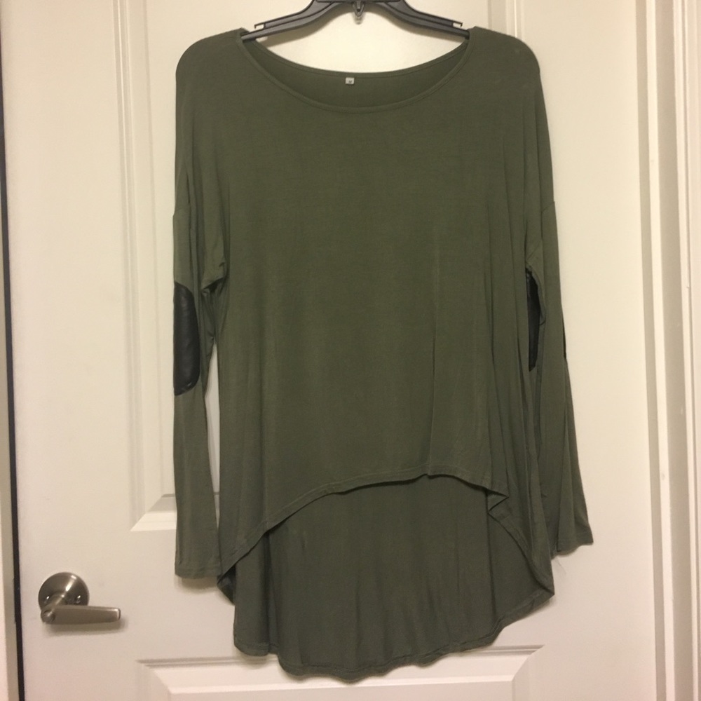 Loose fit, army green shirt w/black leather elbow