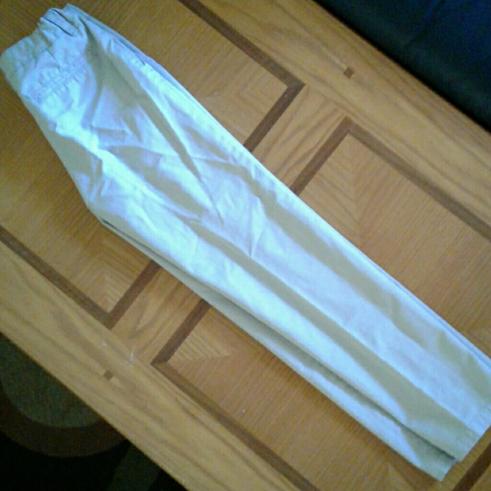 Clean good as new Khaki pants fresh settings