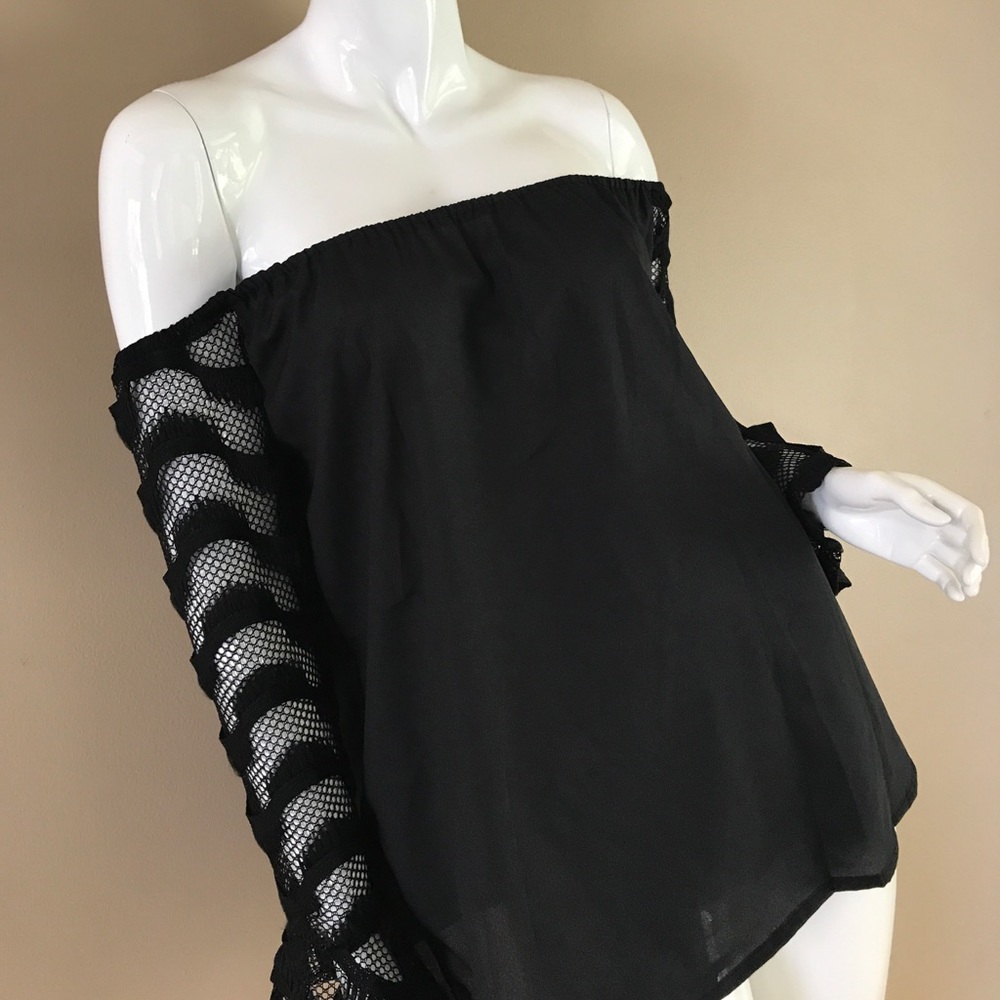 NWOT🔥Black off the shoulder top