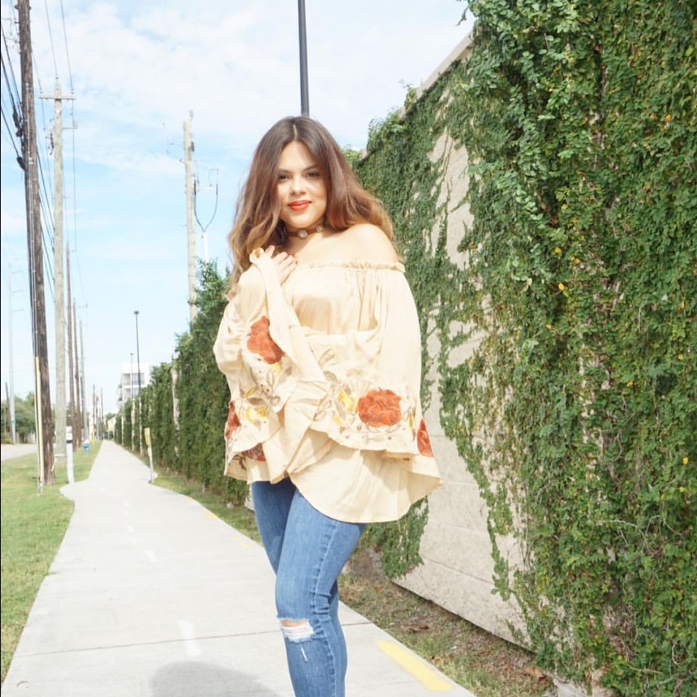 Forever 21 off the shoulder top. Flowered sleeves
