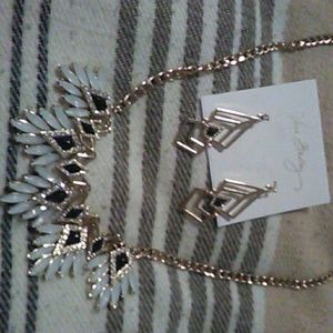 Vera Bradley necklace & matching earrings