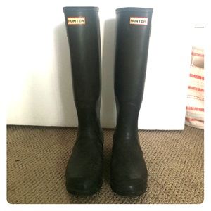 Tall hunter rainboots