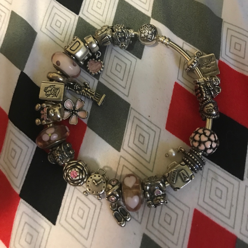 Pandora bracelet pink