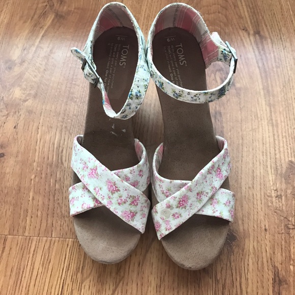 19 off toms shoes brand new shabby chic toms wedges from echo s closet on poshmark 19 off toms shoes brand new shabby chic toms wedges from echo s closet on poshmark