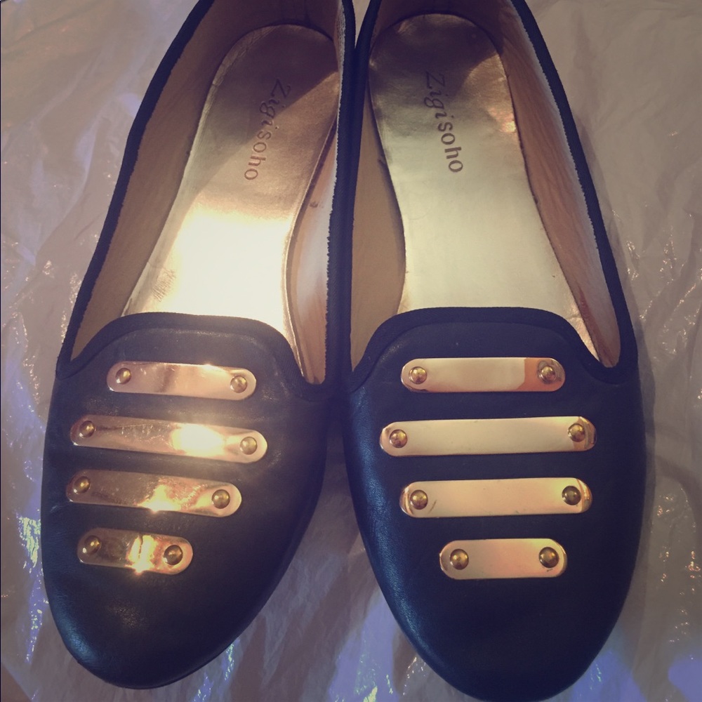 ZIGI SOHO BLACK AND GOLD FLATS SIZE 8