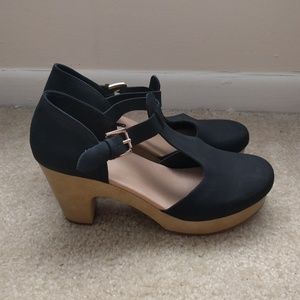 Old Navy Black T-Strap Platform Mary Jane Clogs