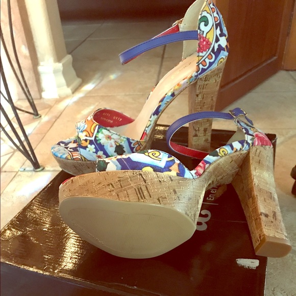 Platform Shoes - Picture 2 of 4