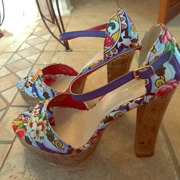 Platform Shoes - Picture 3 of 4