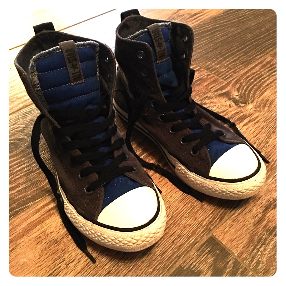 US size 2 kids hightop converse!