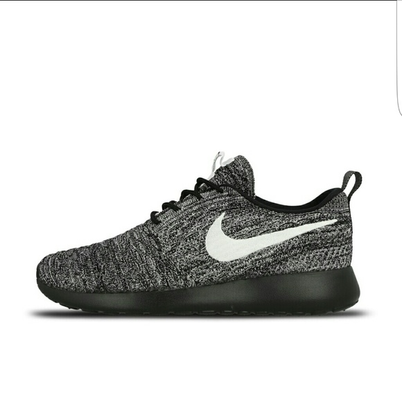 Nike Shoes - ✅Make Offer✅ Nike Roshe Flyknit Oreo Sz 6.5