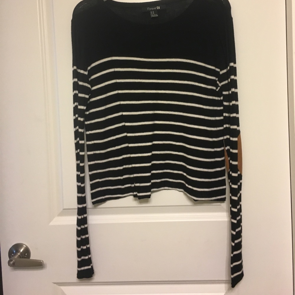 Black and white crop top long sleeve