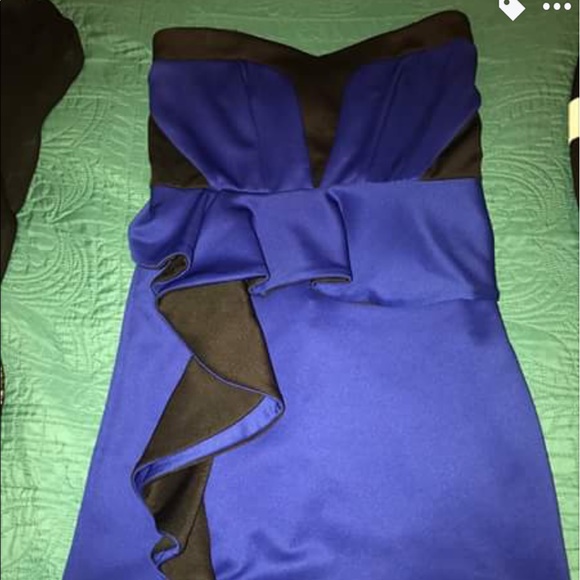 Dresses - Picture 3 of 4