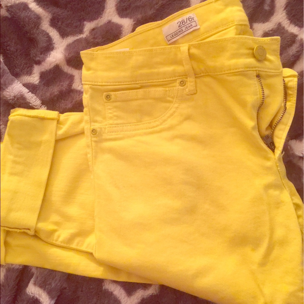 The Gap yellow Cropped Capri JEAN