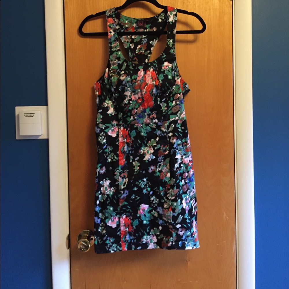 DONATED Fitted floral dress