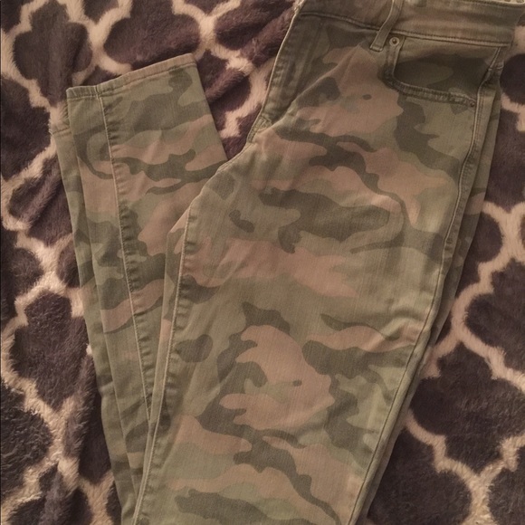 Old navy Camouflage low waist pants - Picture 3 of 3
