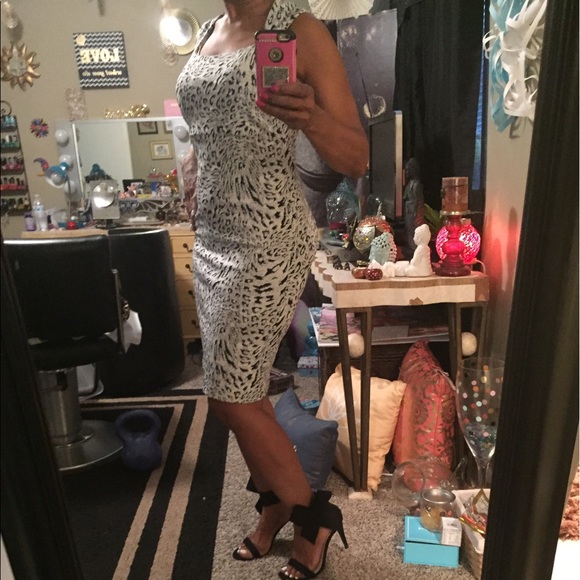 Dress - Picture 3 of 4