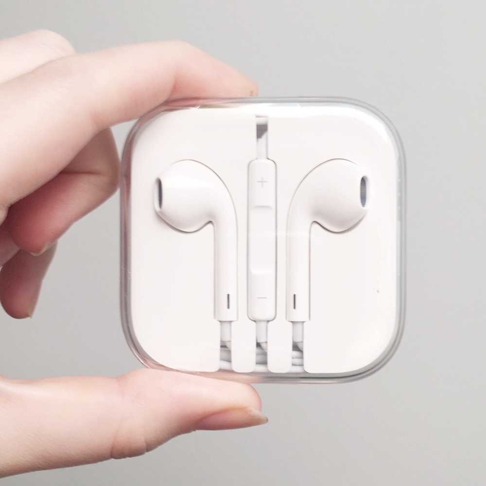 Apple EarPods - NEW Never Been Opened